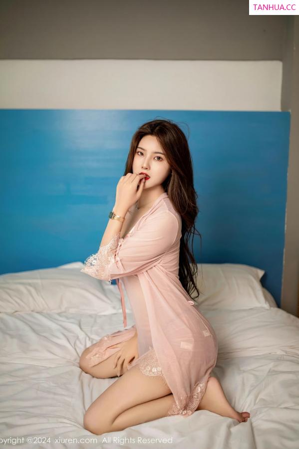   [XiuRen]高清写真图 2024.04.18 No.8410 仙女爱自由 牛仔裤美腿第20张图片